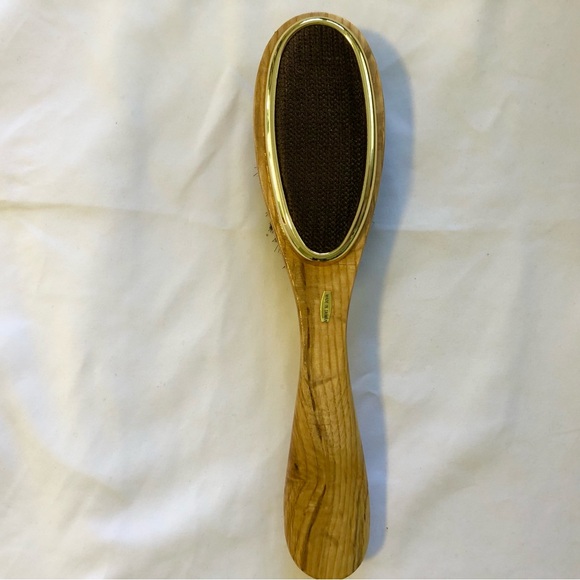 Wooden Lint Brush, Clothes Brush & Shoe Horn with Nail Grooming Kit Gift Set - Picture 8 of 11